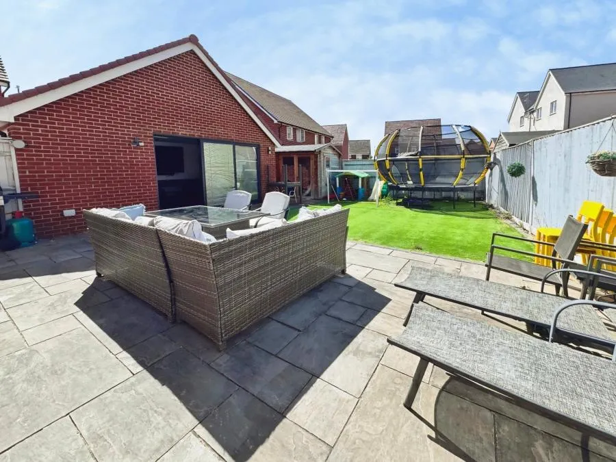 Webb Lane, Broughton, HP22, photo 14