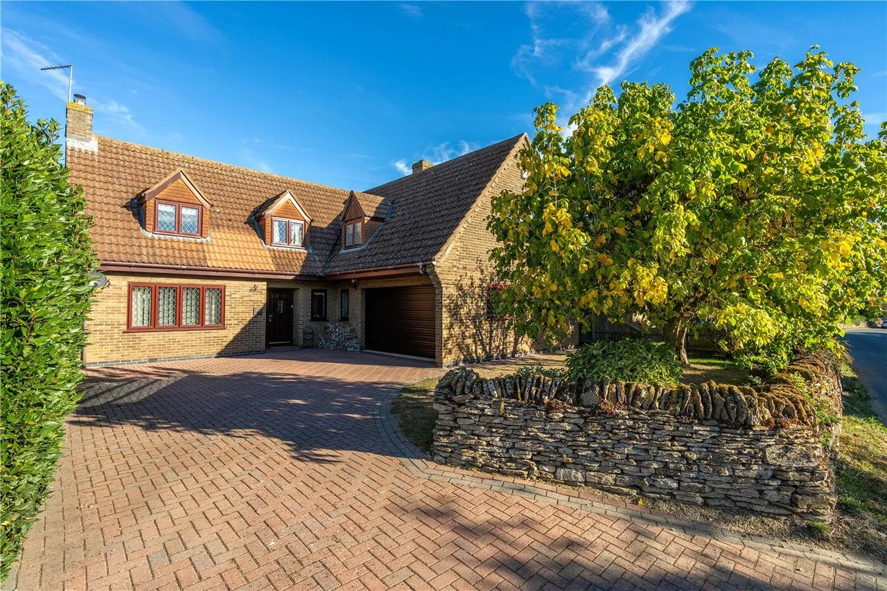 4 bed house for sale, High Street, Carlby, PE9