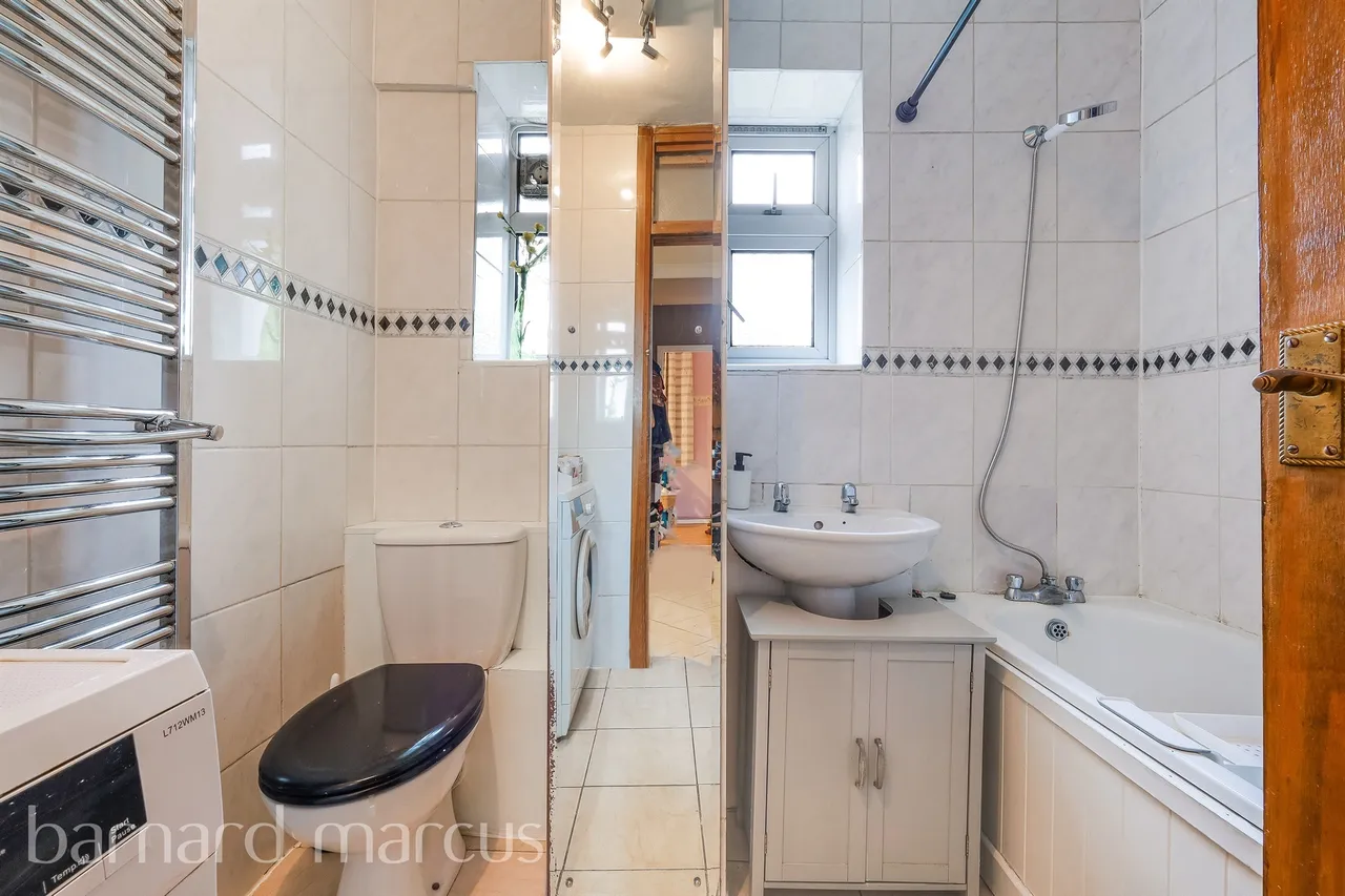 Radstock Way, Merstham, RH1, photo 3