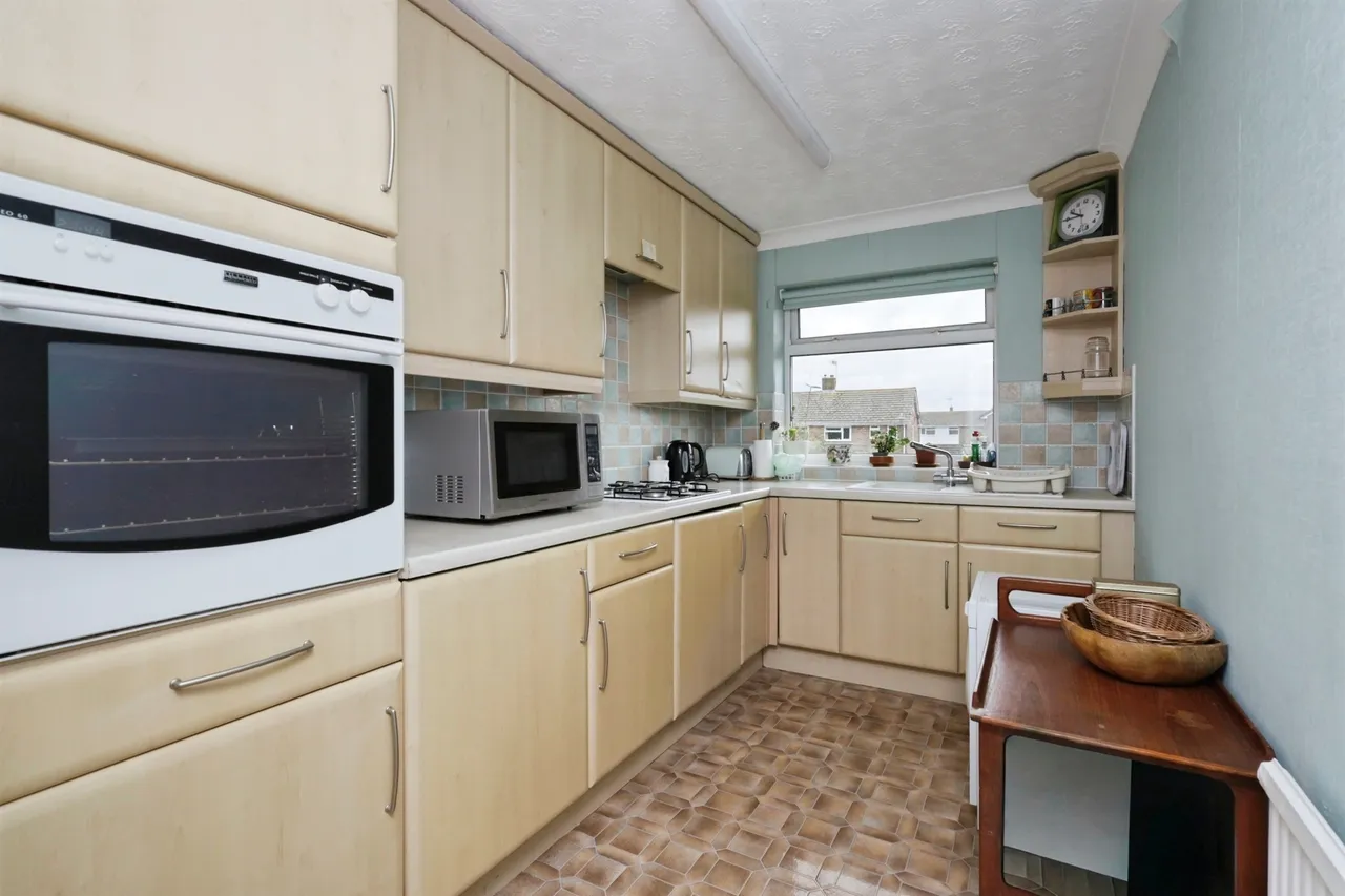 Martletts, Eastbourne, photo 4