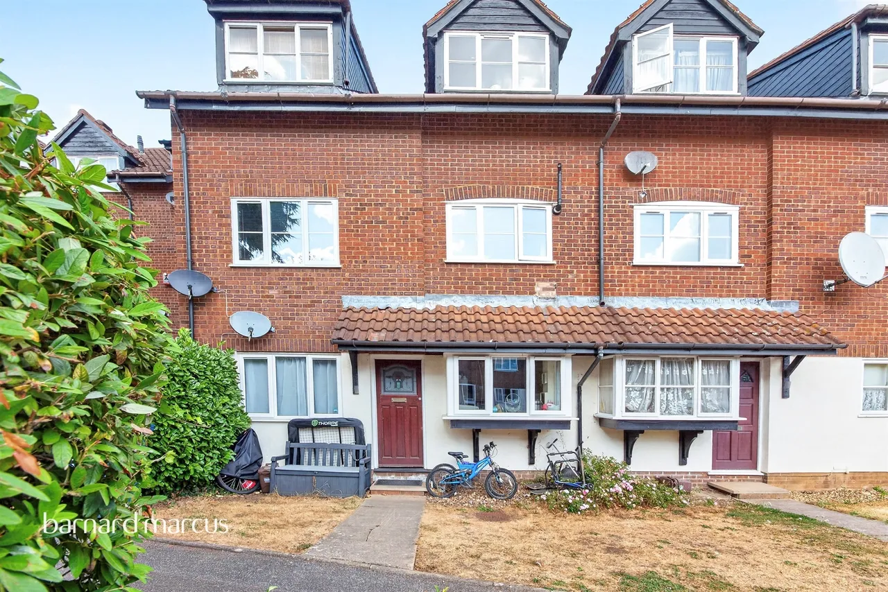 2 bed flat for sale, Galdana Avenue, Barnet, EN5