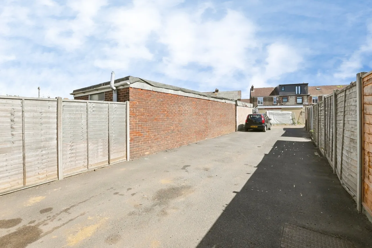 London Road, PO2, photo 5