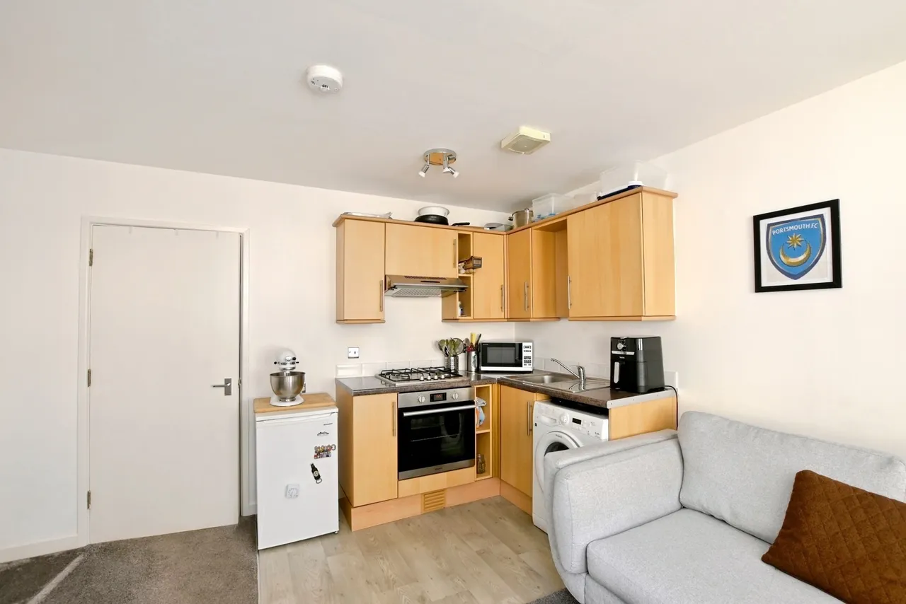 London Road, PO2, photo 2