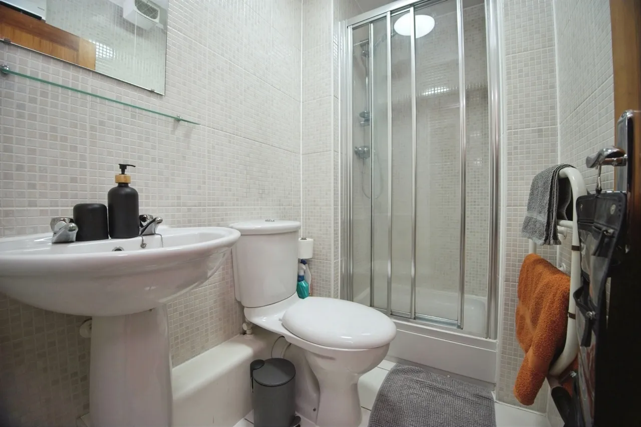 Jim Driscoll Way, Cardiff, CF11, photo 13