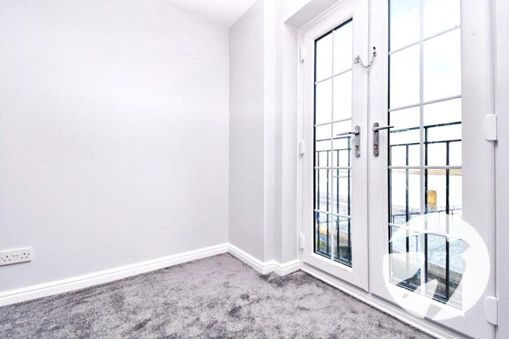 Chandlers Drive, Erith, DA8, photo 5