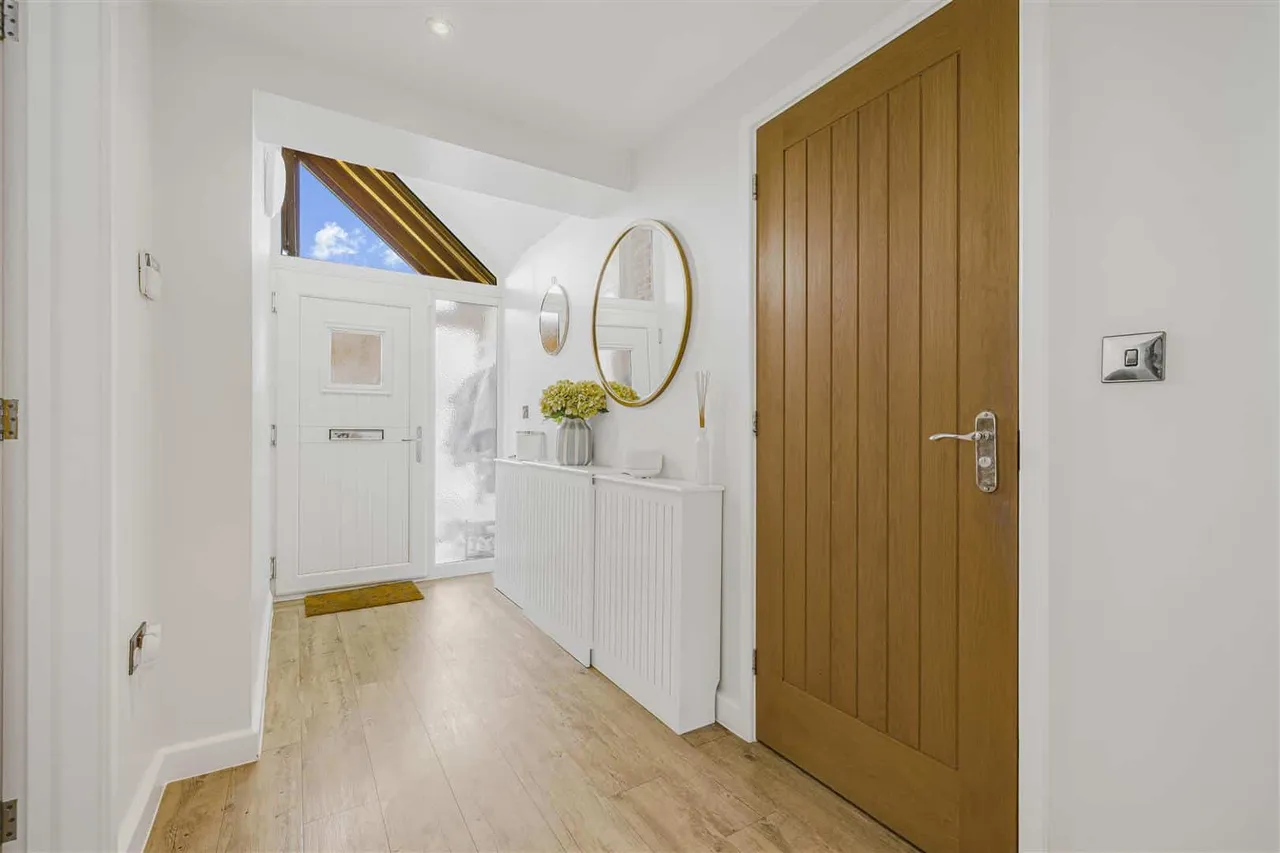 Meadow Way, Fifield, Maidenhead, SL6 2PE, photo 5