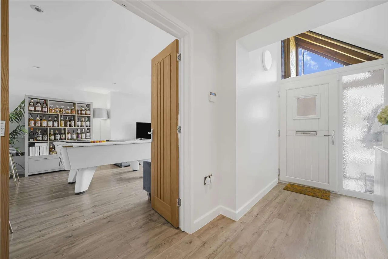 Meadow Way, Fifield, Maidenhead, SL6 2PE, photo 6