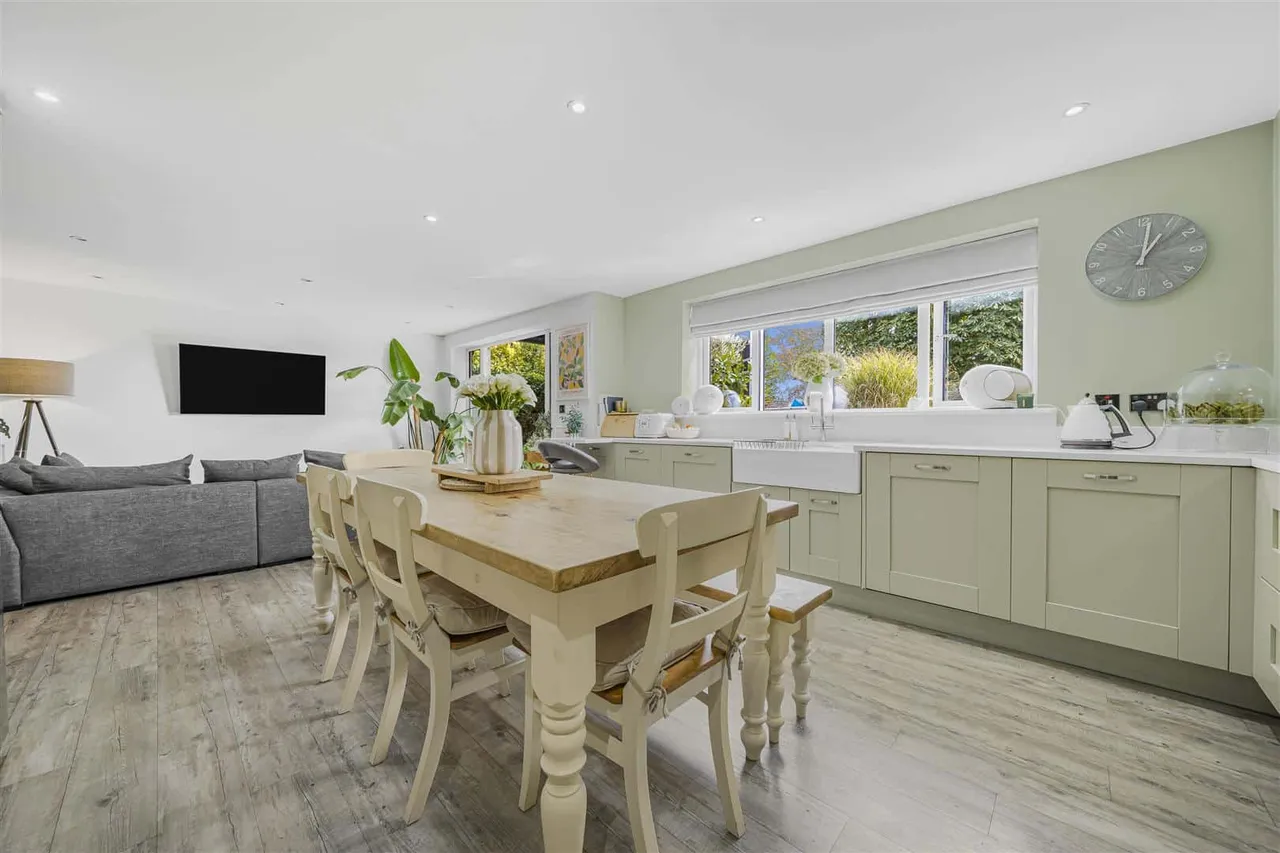 Meadow Way, Fifield, Maidenhead, SL6 2PE, photo 11