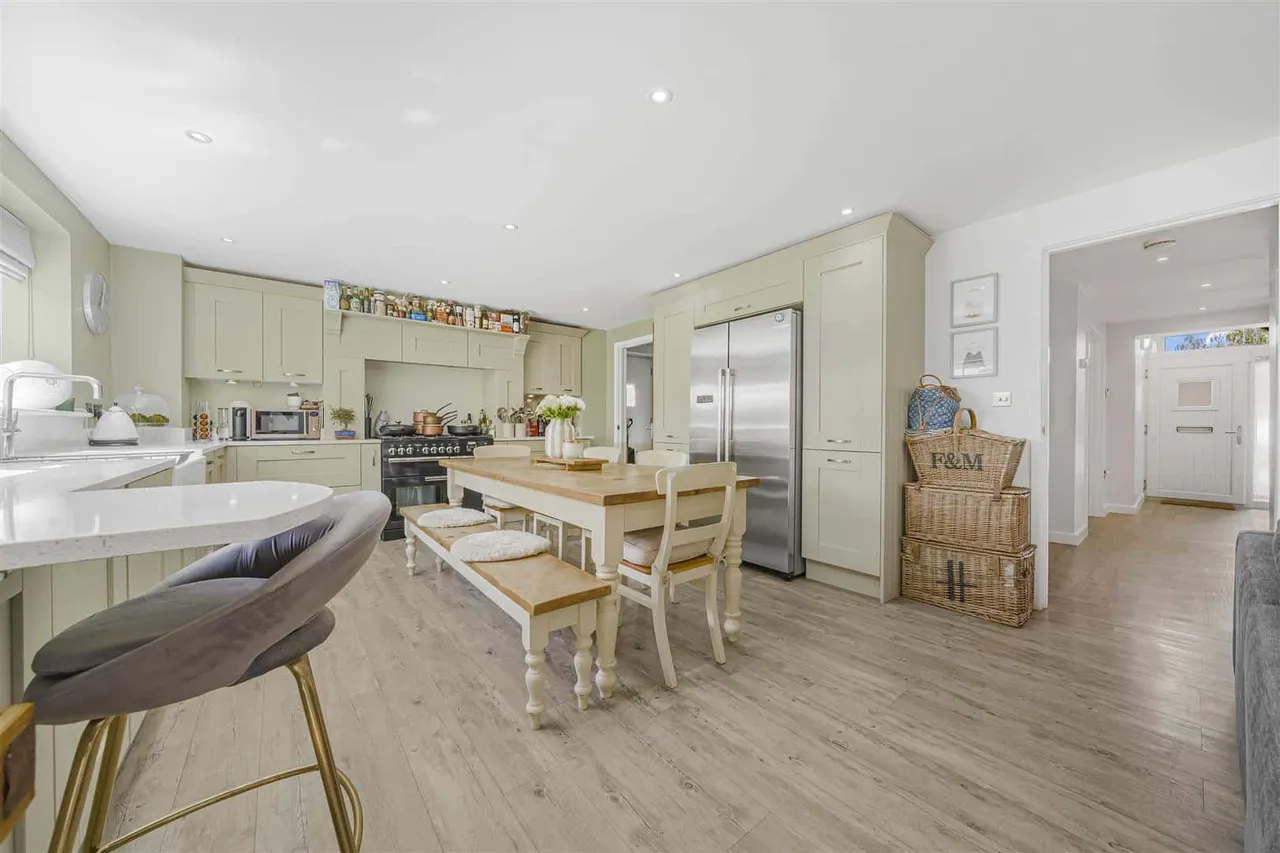 Meadow Way, Fifield, Maidenhead, SL6 2PE, photo 10
