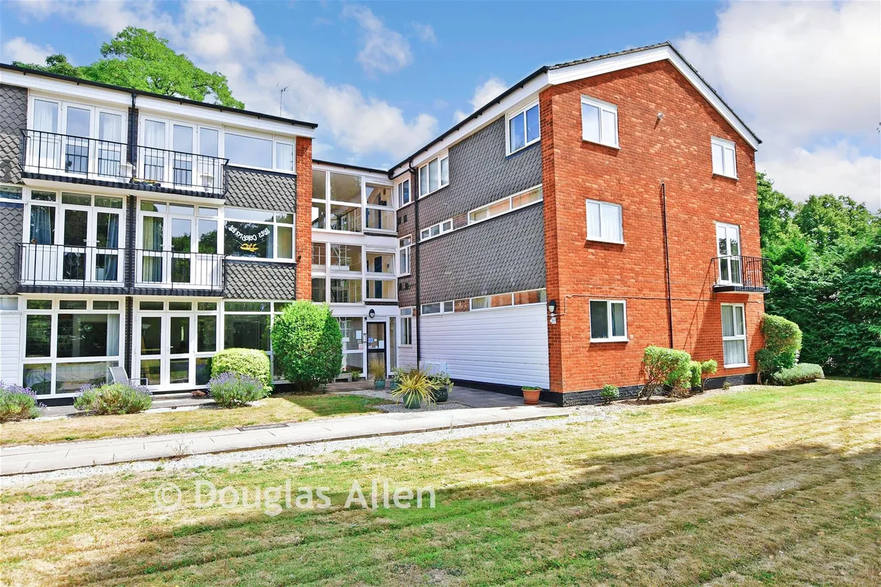 2 bed flat for sale, Hartland Road, Epping, CM16