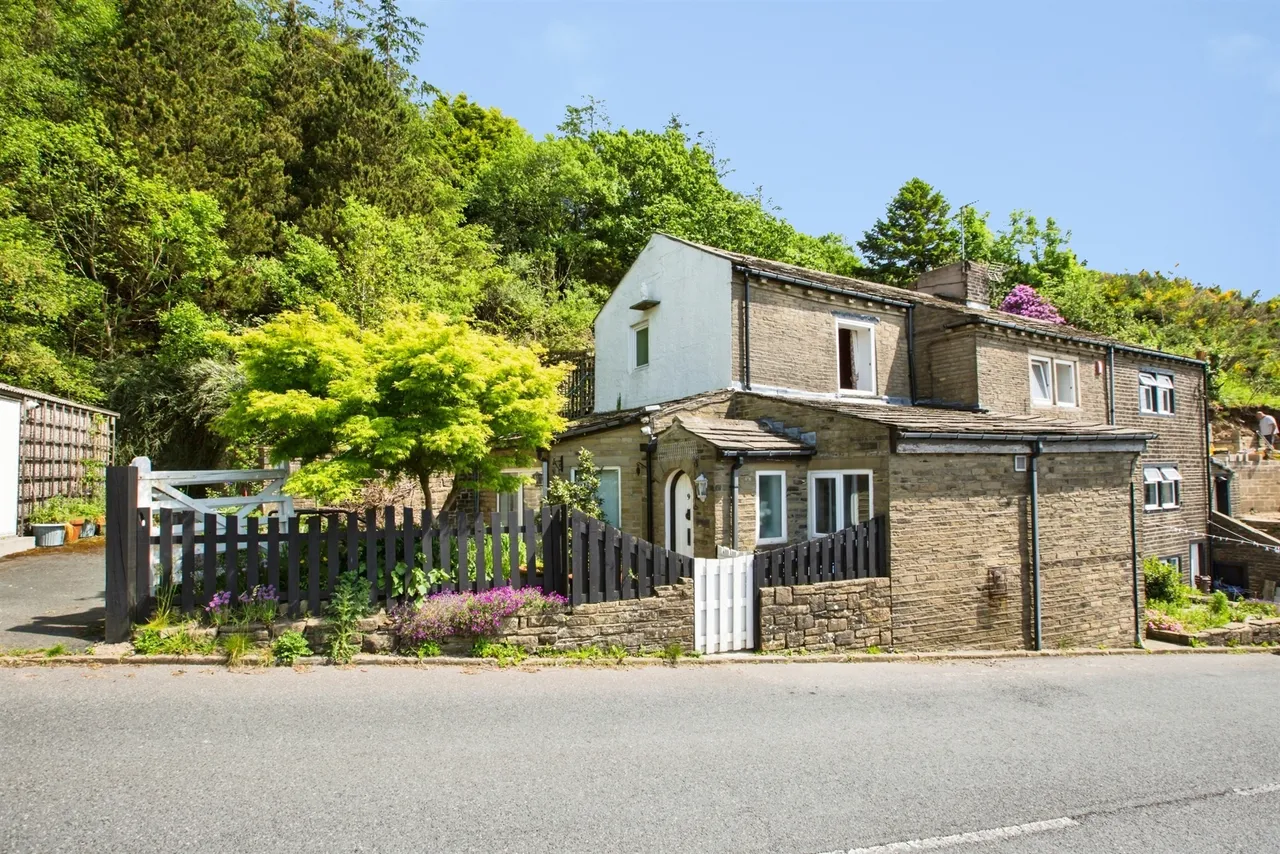 4 bed house for sale — Whitegate, Halifax