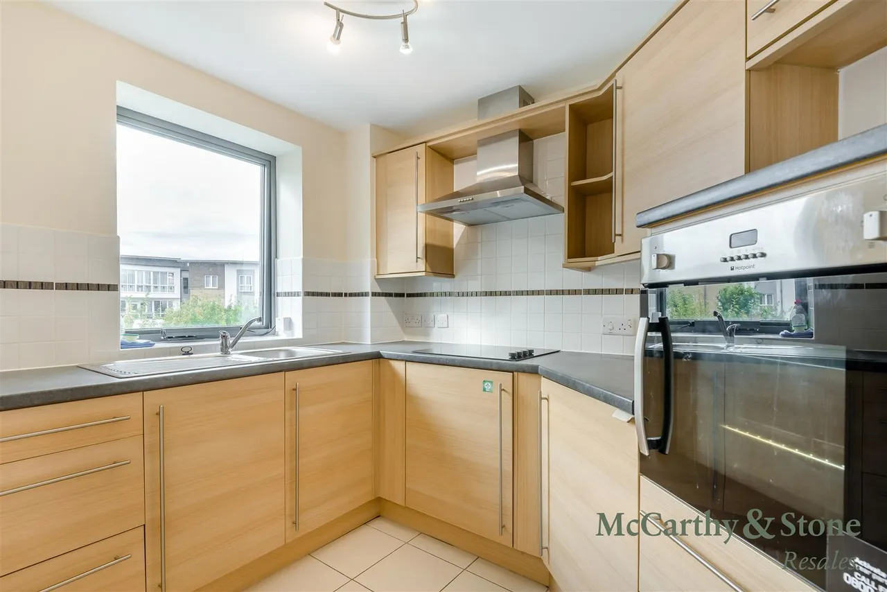 St. Georges Road, Cheltenham, GL50, photo 2