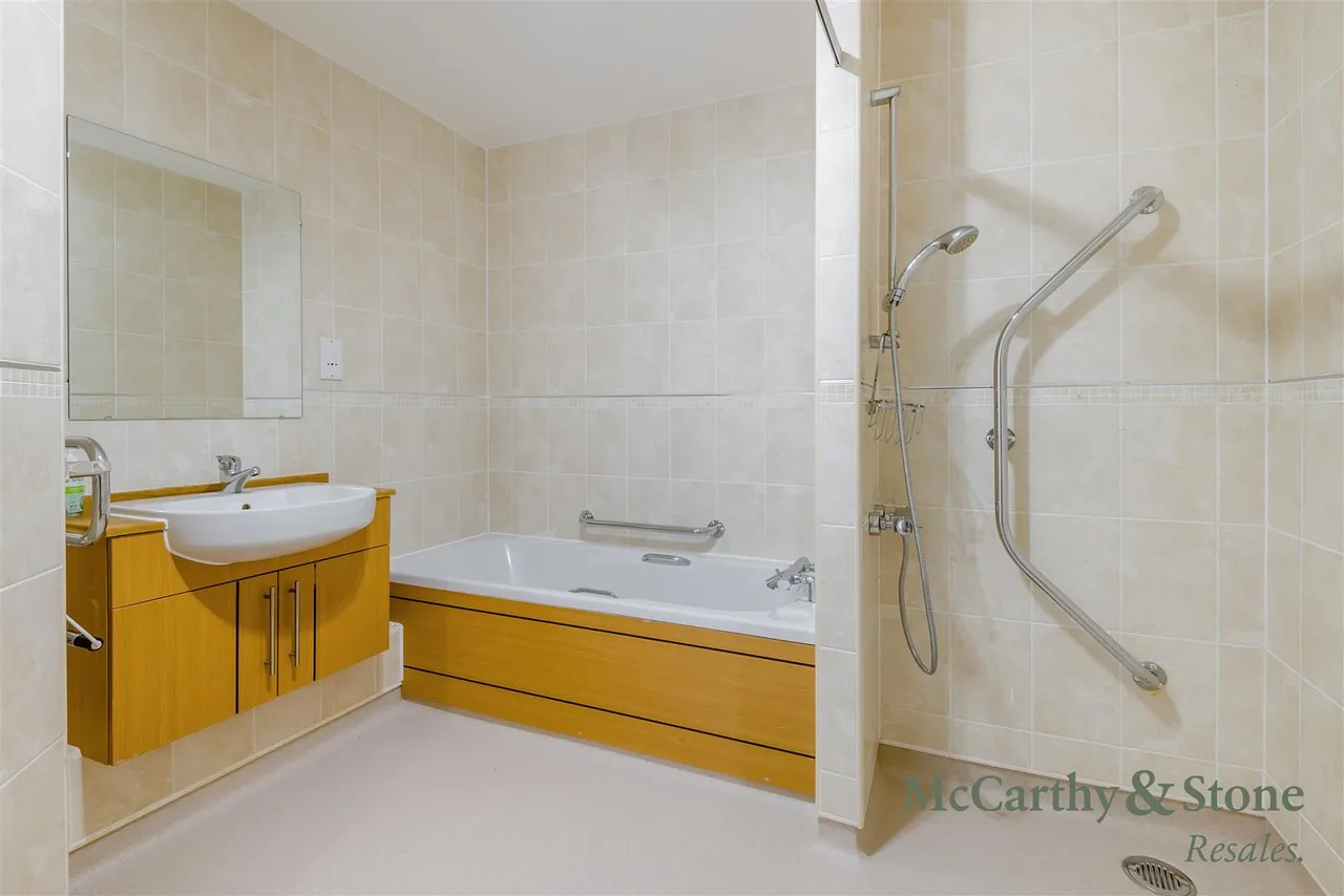 St. Georges Road, Cheltenham, GL50, photo 8