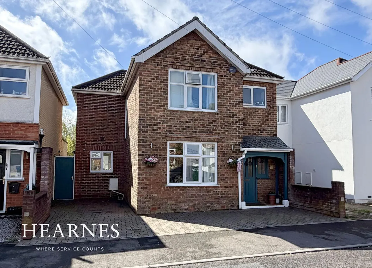 5 bed house for sale, Queens Road, BH14