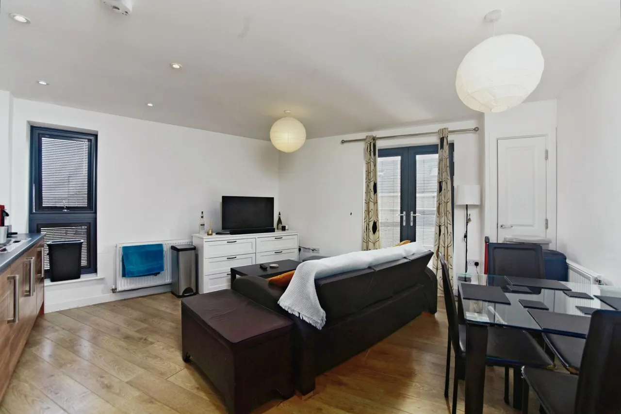 Garratt Lane, London, SW17, photo 4