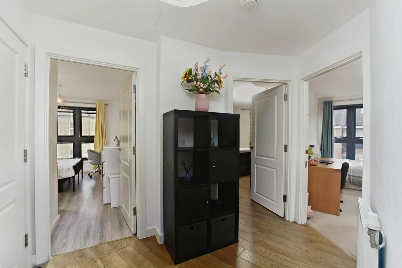 Garratt Lane, London, SW17, photo 8