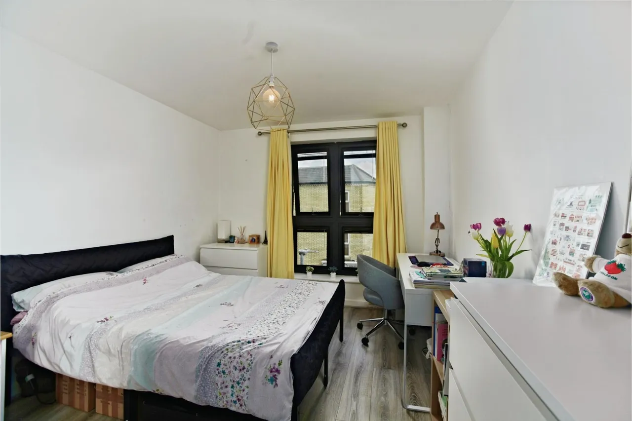 Garratt Lane, London, SW17, photo 5