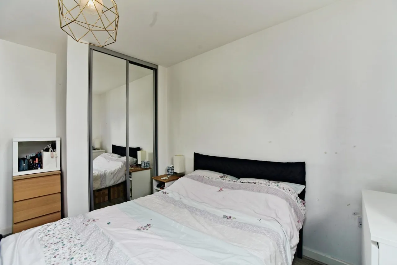 Garratt Lane, London, SW17, photo 7