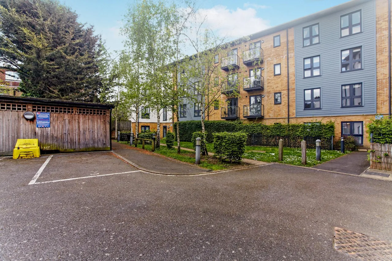 Garratt Lane, London, SW17, photo 15