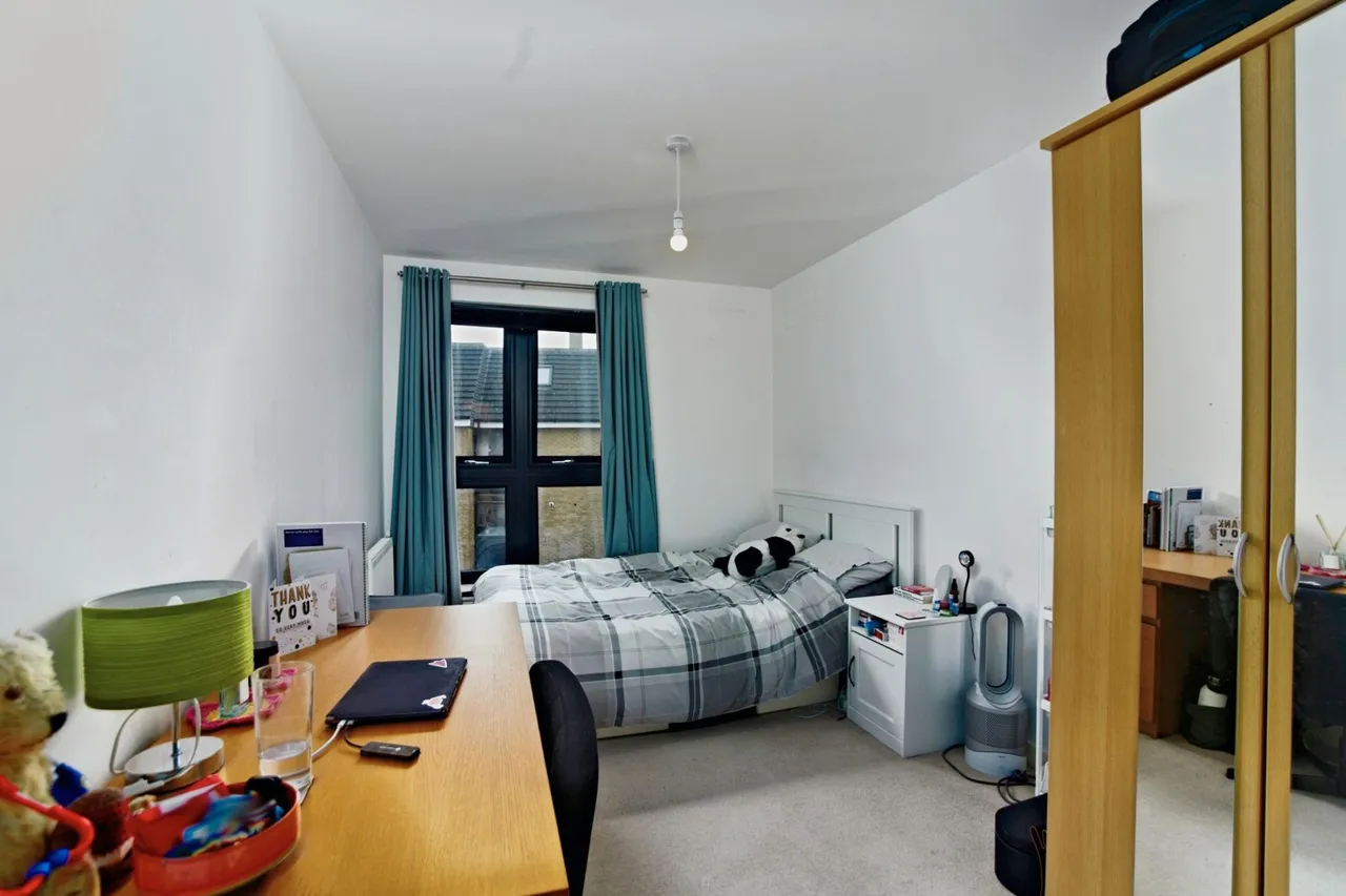 Garratt Lane, London, SW17, photo 11