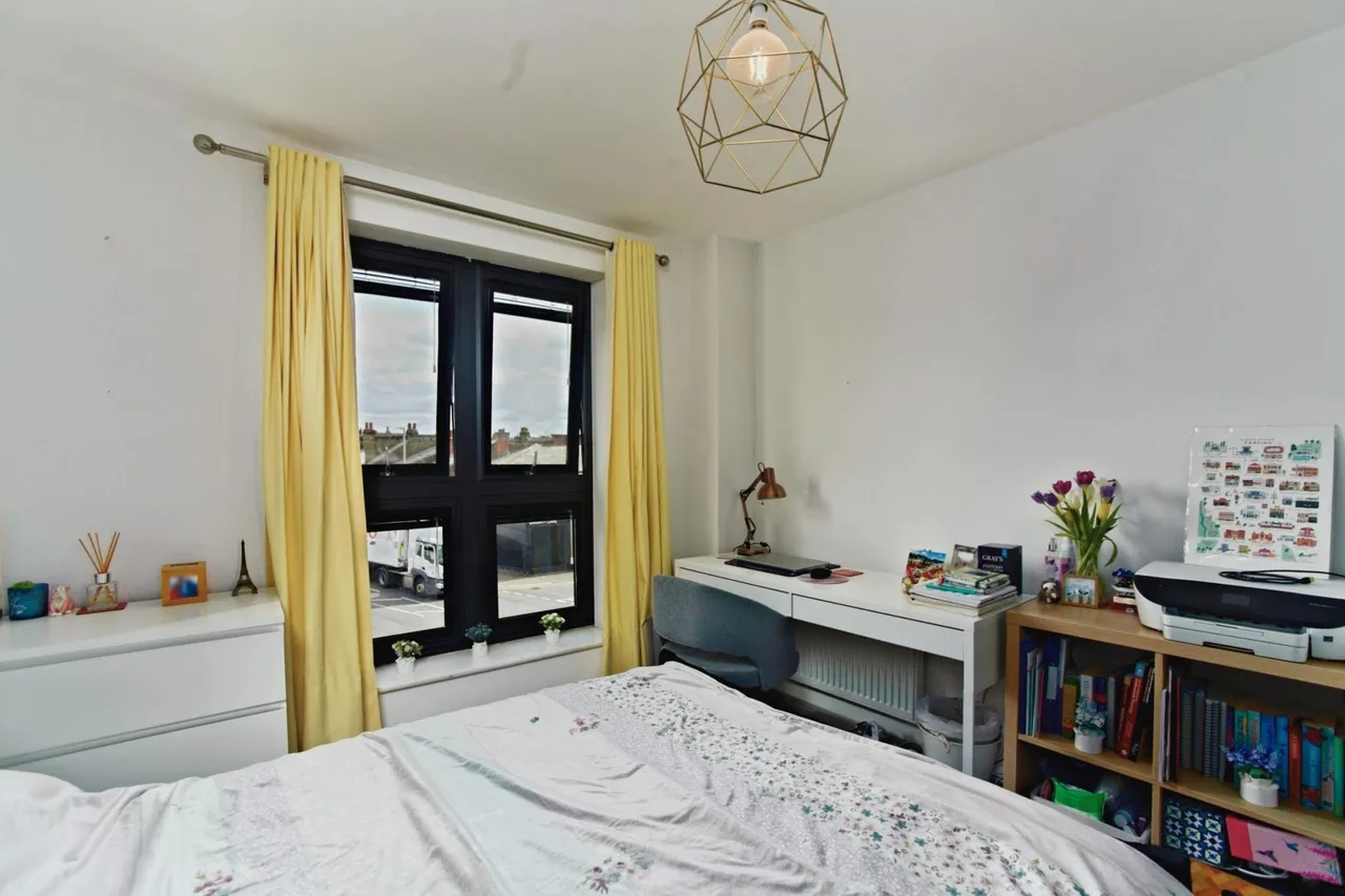 Garratt Lane, London, SW17, photo 10
