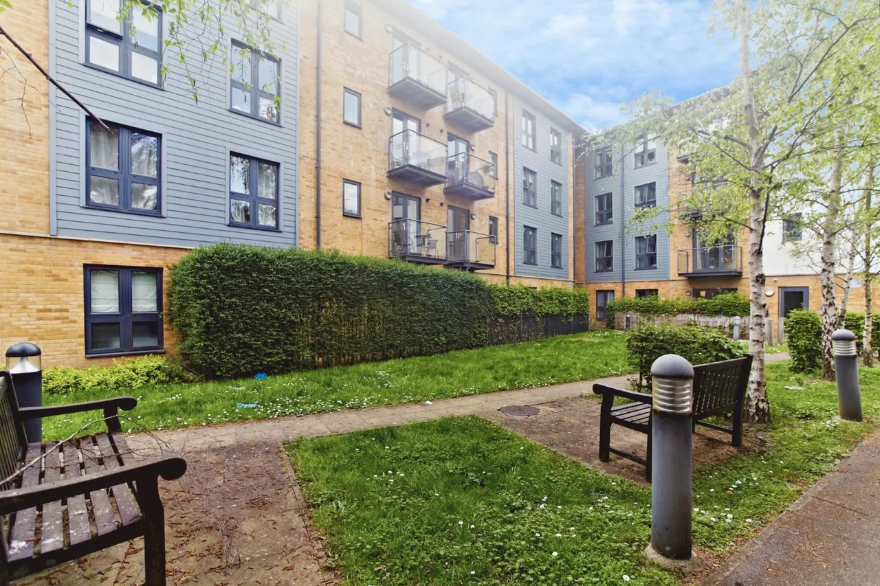 Garratt Lane, London, SW17, photo 14