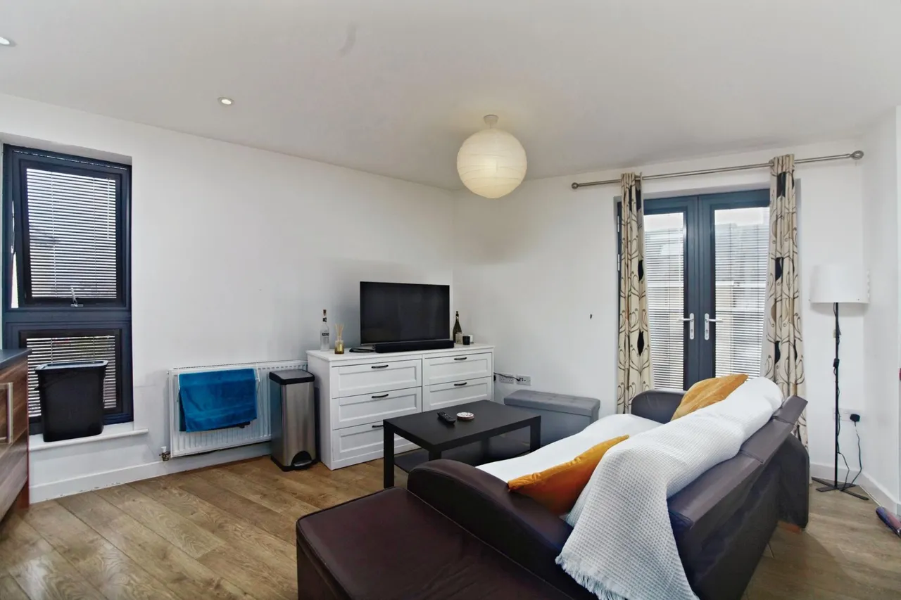 Garratt Lane, London, SW17, photo 2