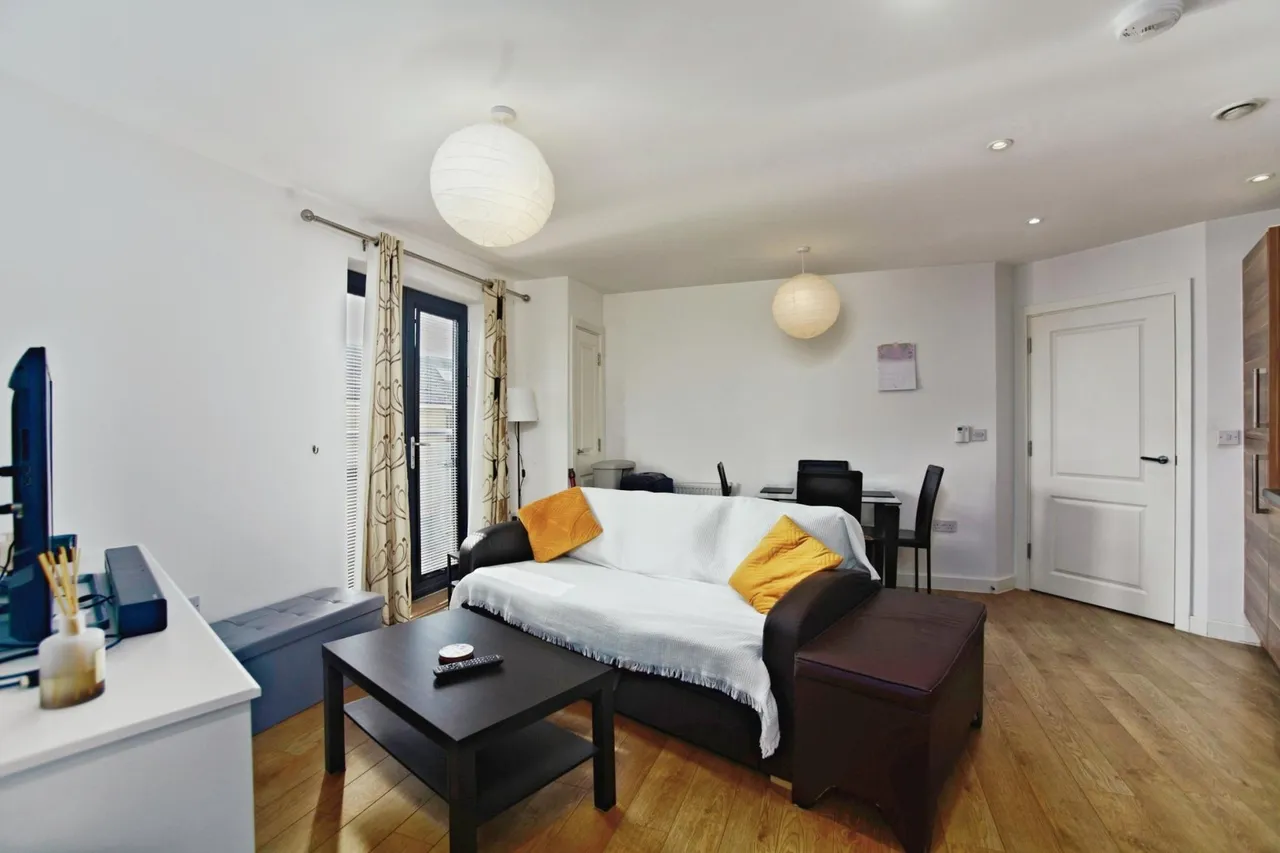 Garratt Lane, London, SW17, photo 6
