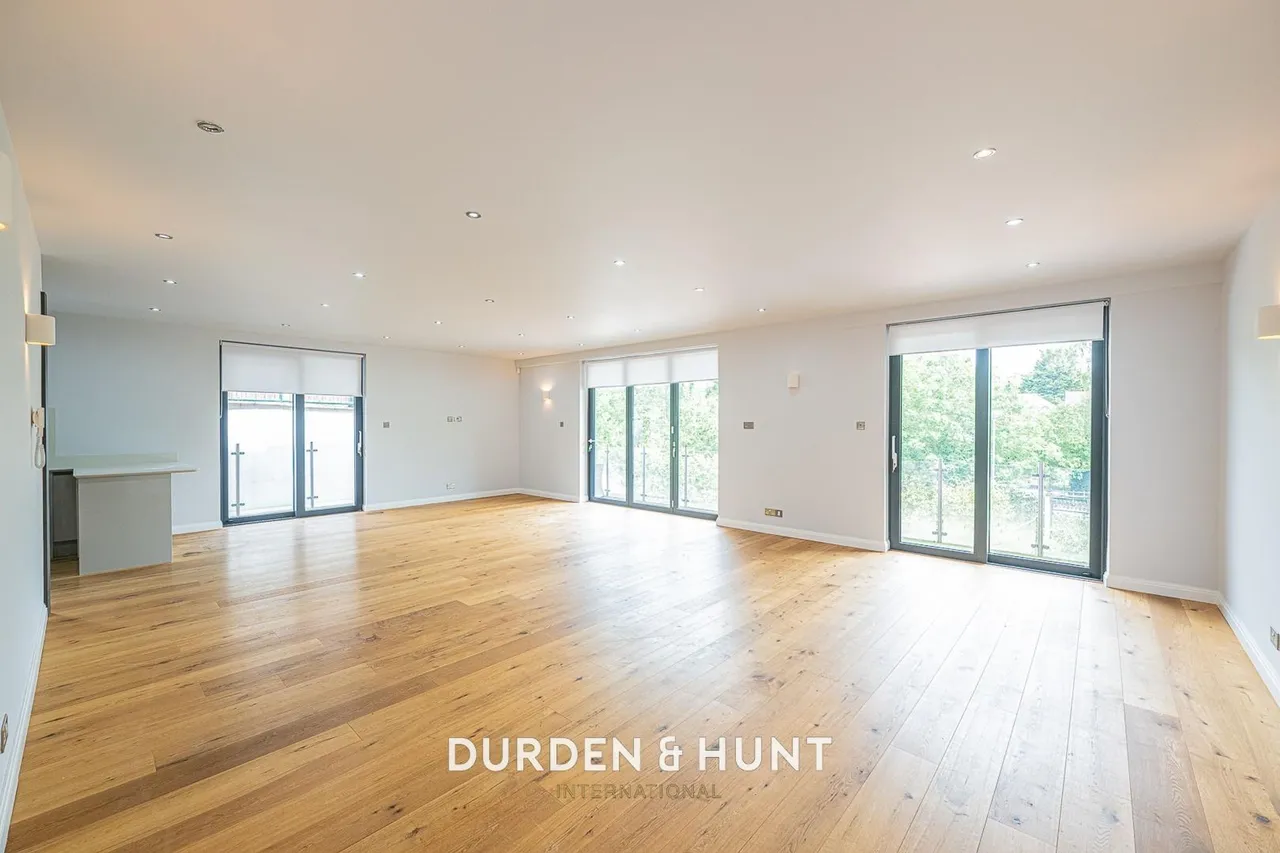 Eden Avenue, Chigwell, IG7, photo 2