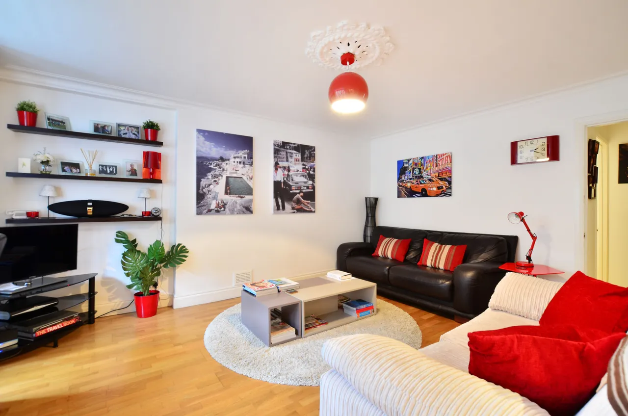 2 bed flat to rent — 11a Gauden Road, London