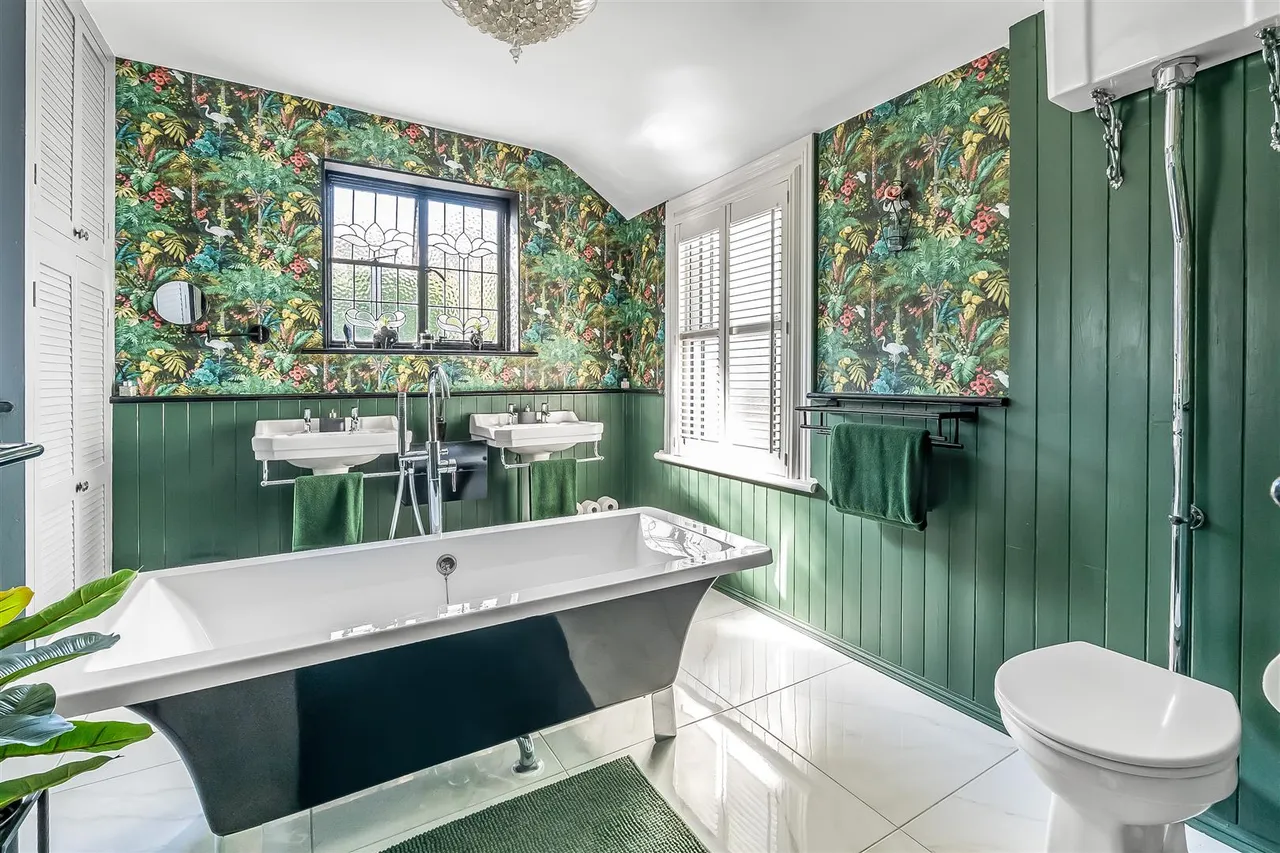 Highlands Road, Leatherhead, KT22, photo 10
