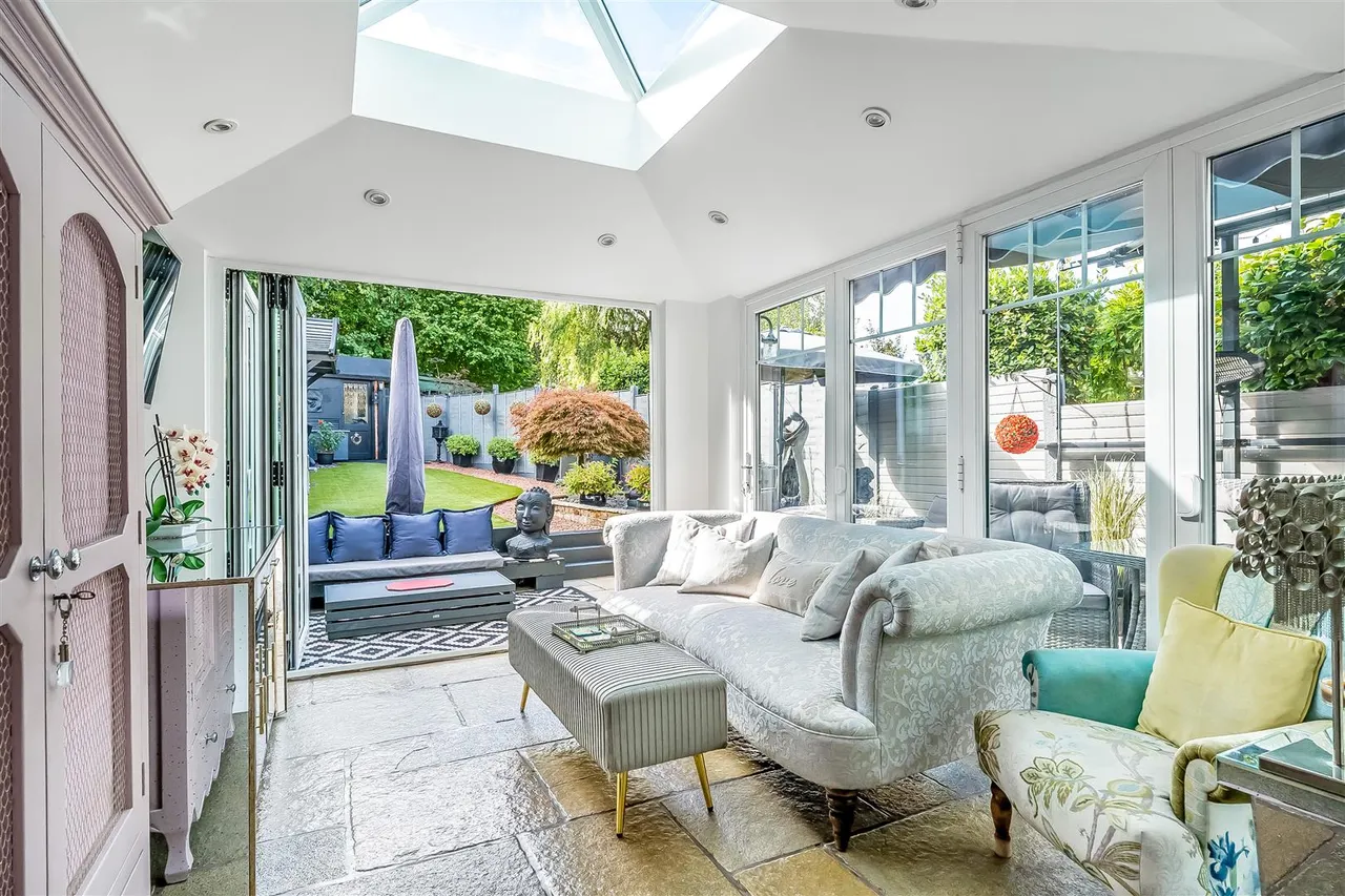 Highlands Road, Leatherhead, KT22, photo 3