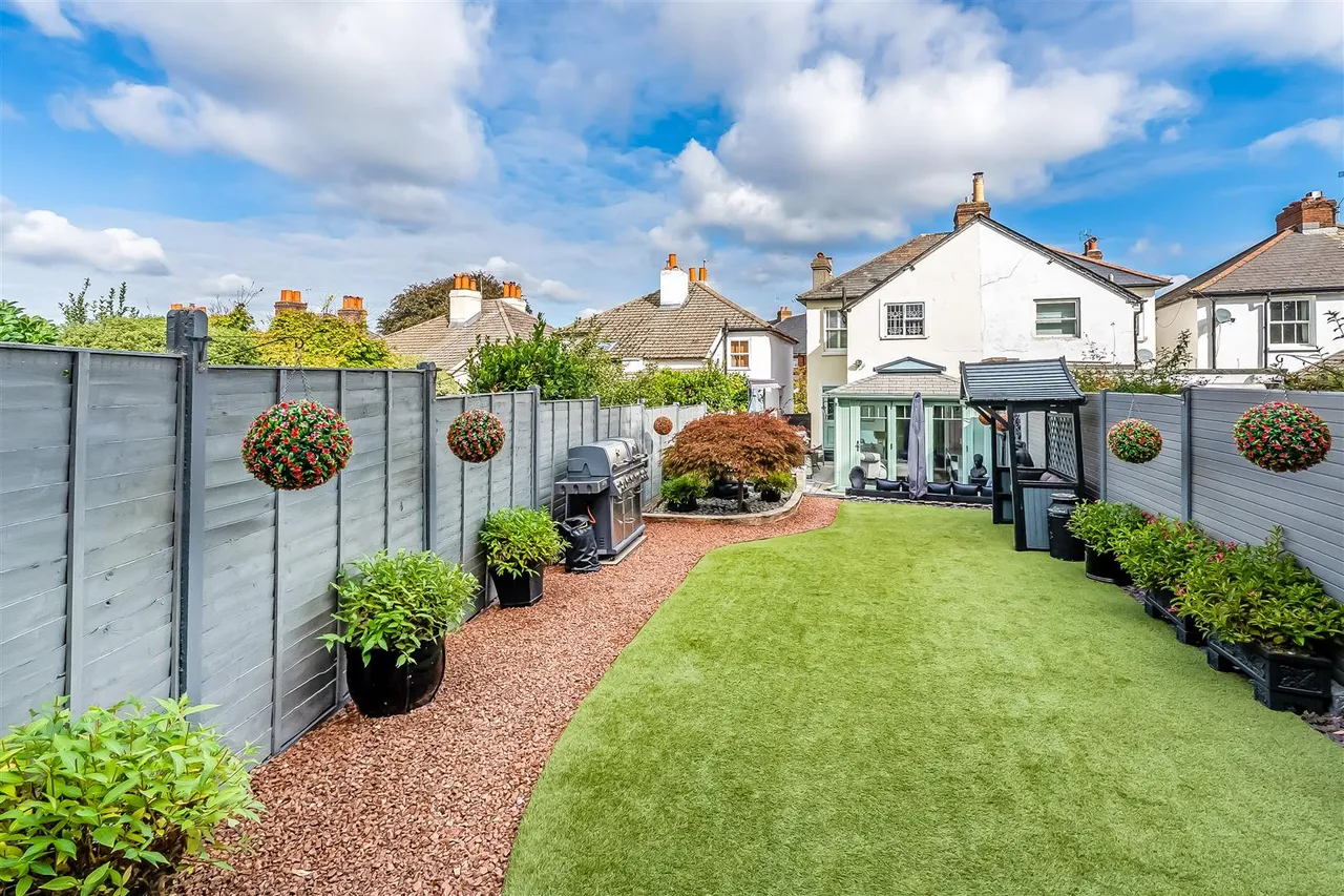 Highlands Road, Leatherhead, KT22, photo 4