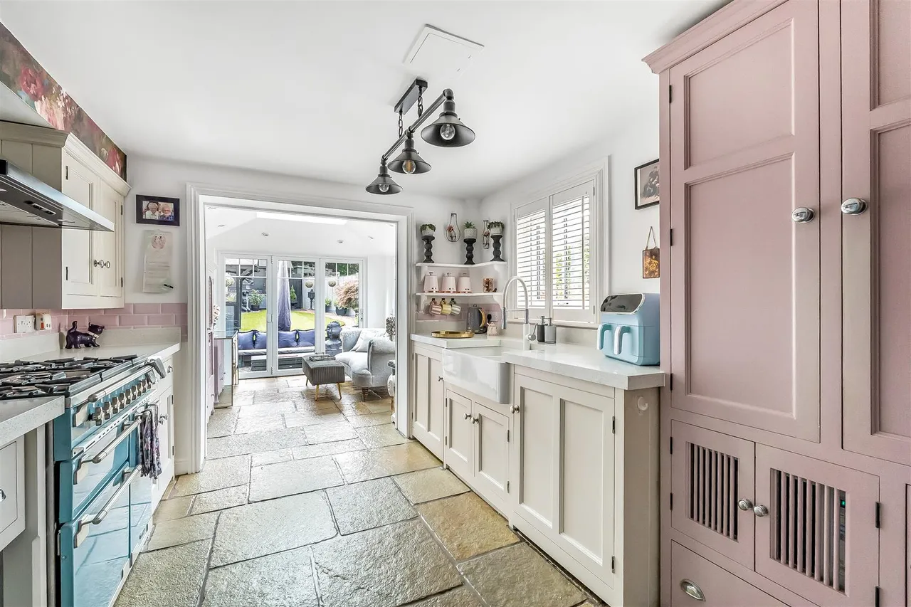 Highlands Road, Leatherhead, KT22, photo 5