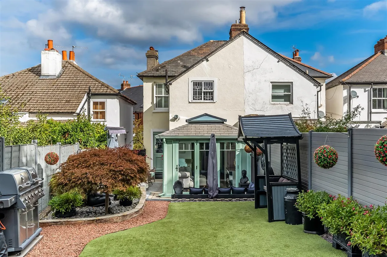 Highlands Road, Leatherhead, KT22, photo 14