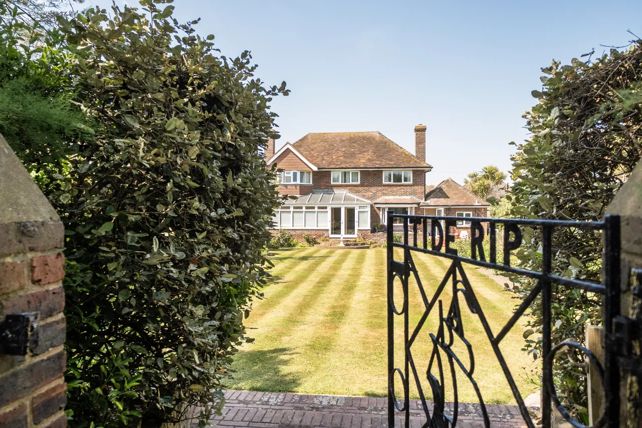 3 bed house for sale — Sea Drive, Bognor Regis, PO22