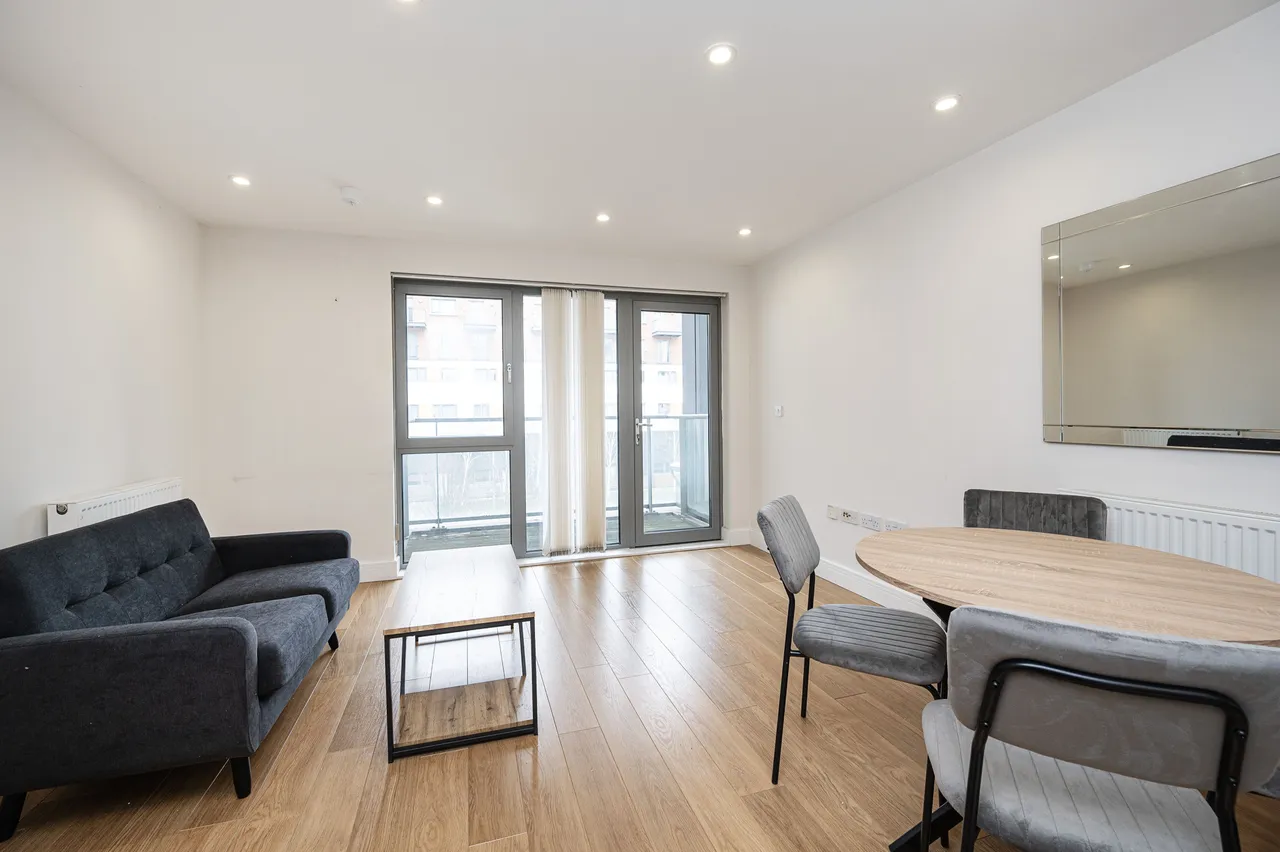 1 bed flat to rent — 201 Hodgeson House, 26 Christian Street, London