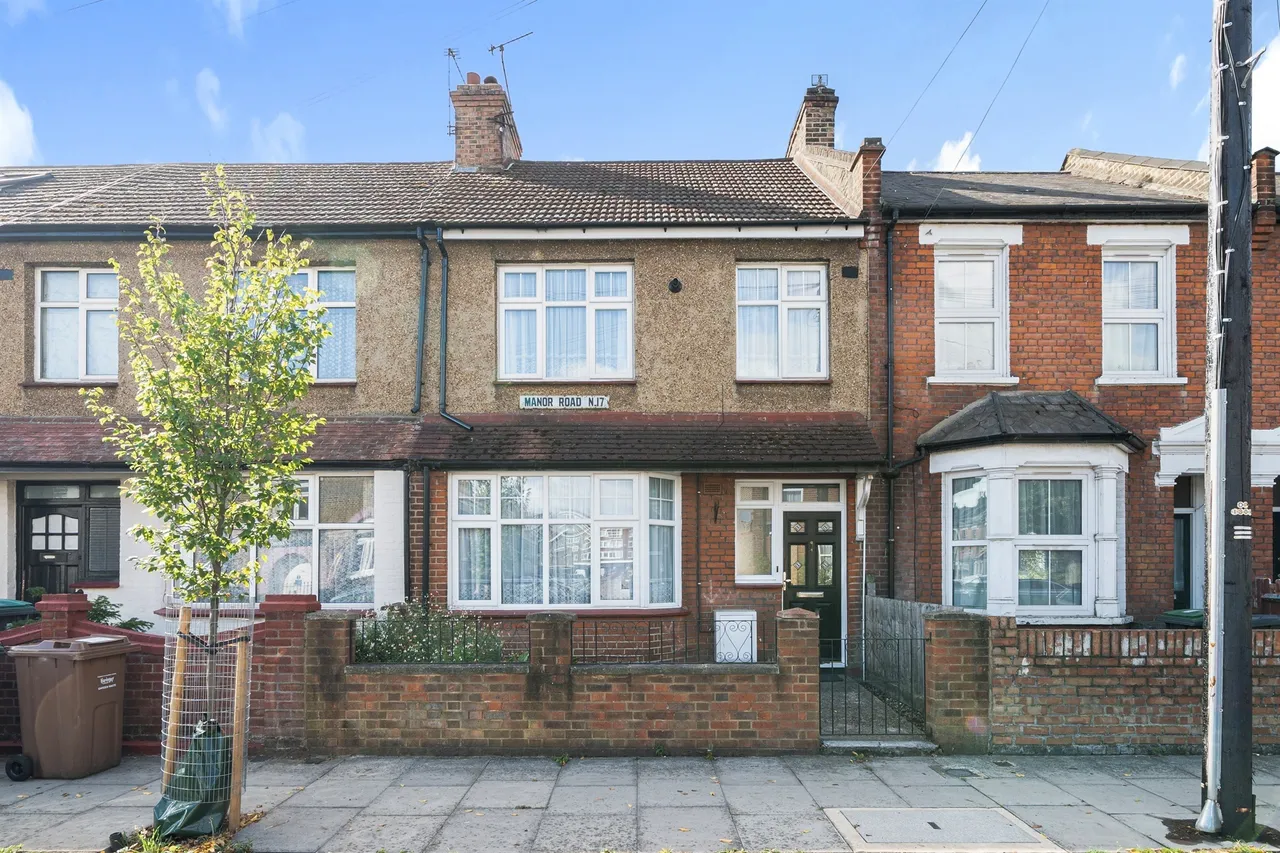 3 bed house for sale — Manor Road, London