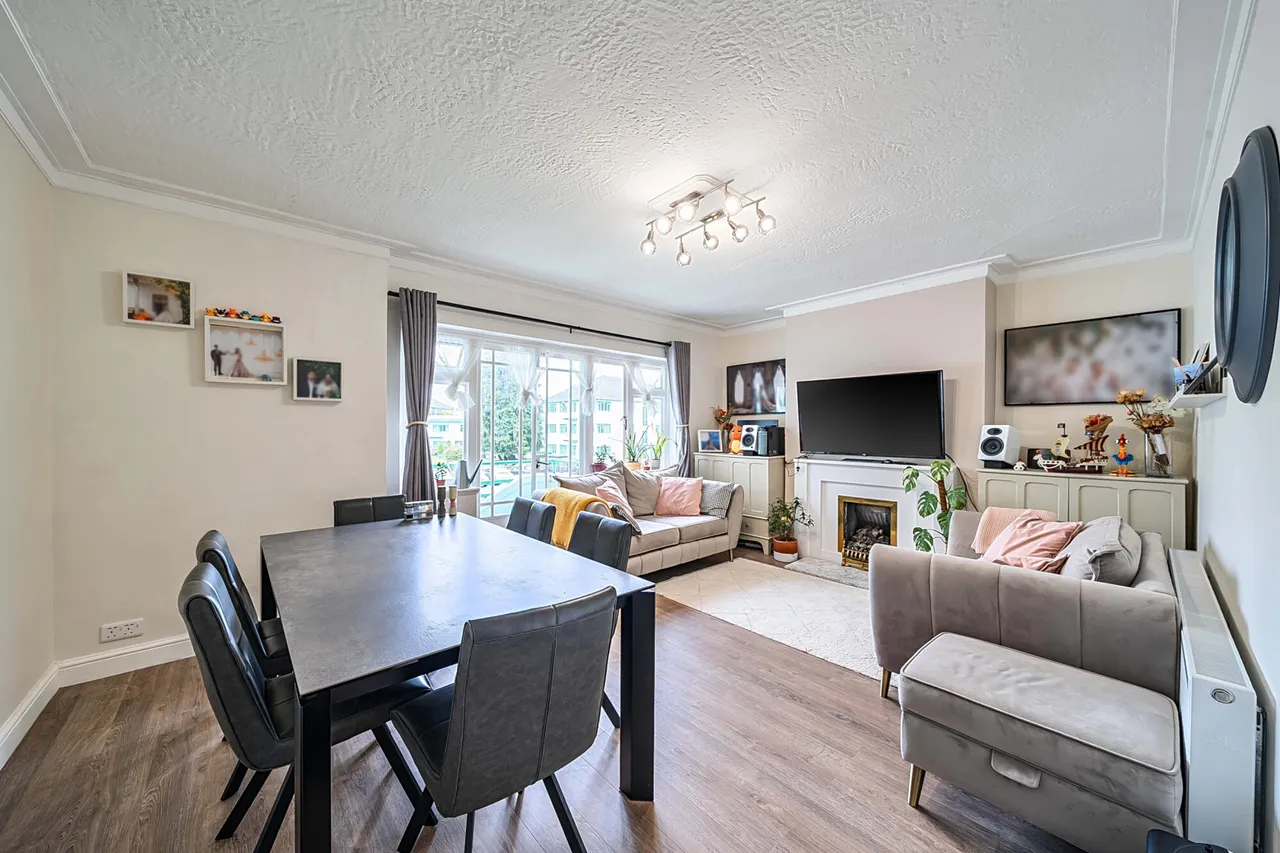 3 bed flat for sale, Elm Park Road, Pinner, HA5