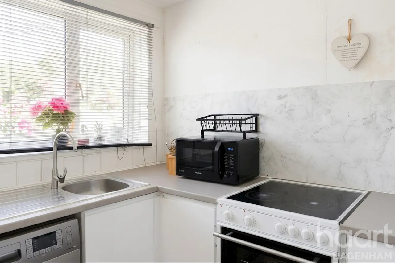 Coopers Close, Dagenham, RM10, photo 2