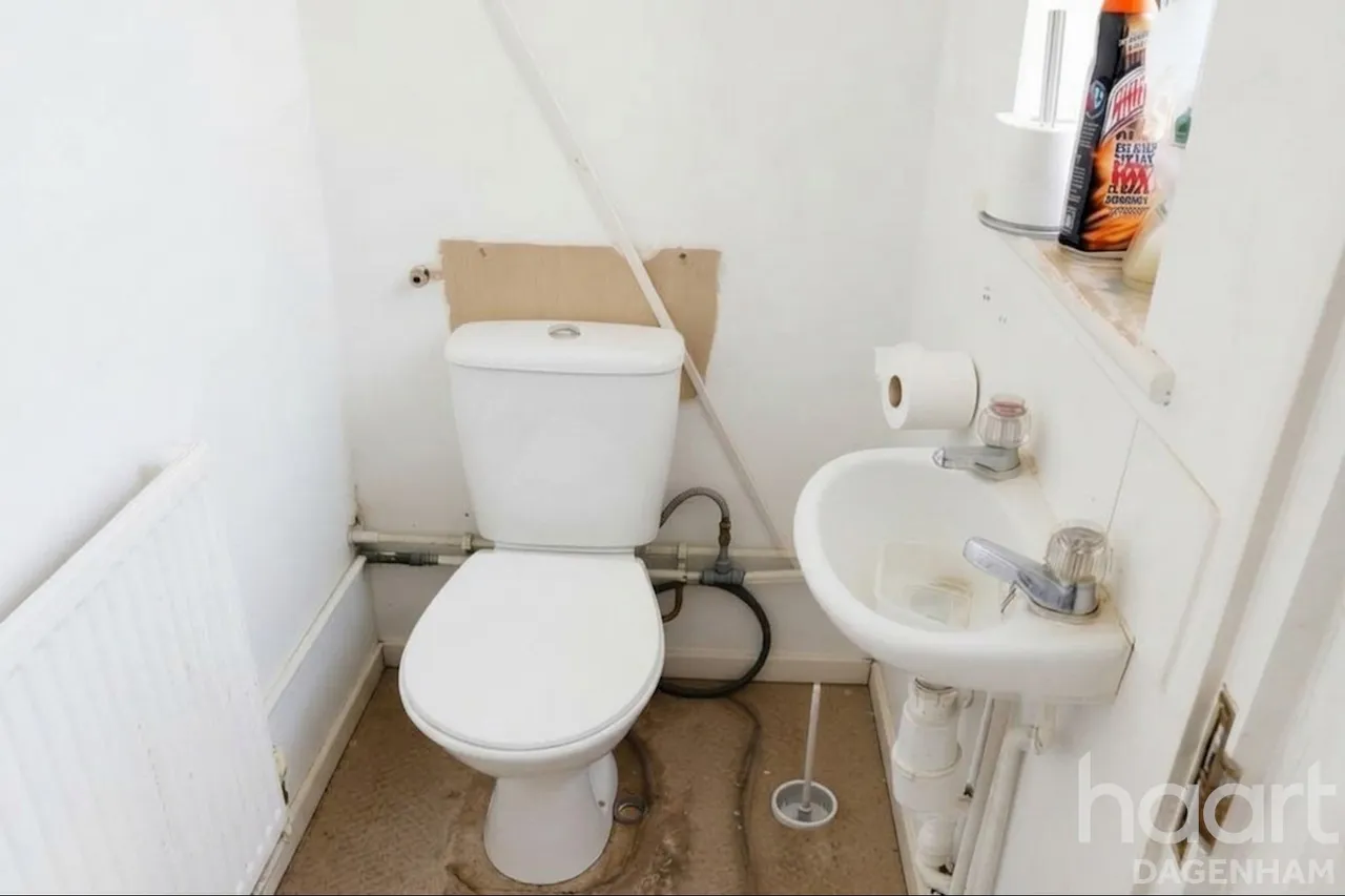 Coopers Close, Dagenham, RM10, photo 11