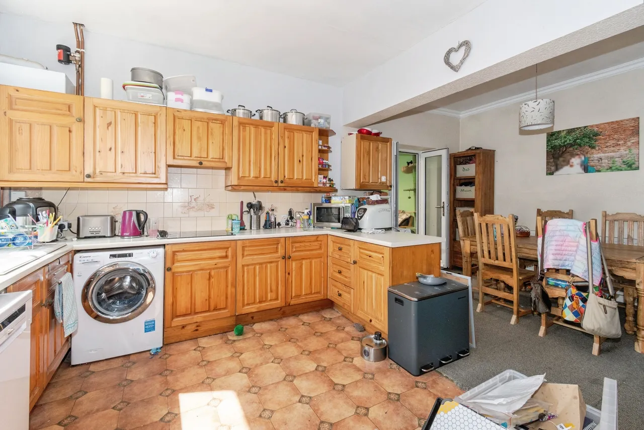 Cote Lane, Bradford, BD15, photo 4