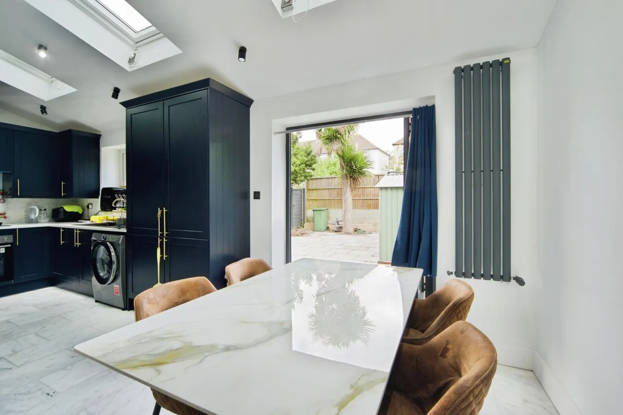 Cowper Gardens, London, N14, photo 6