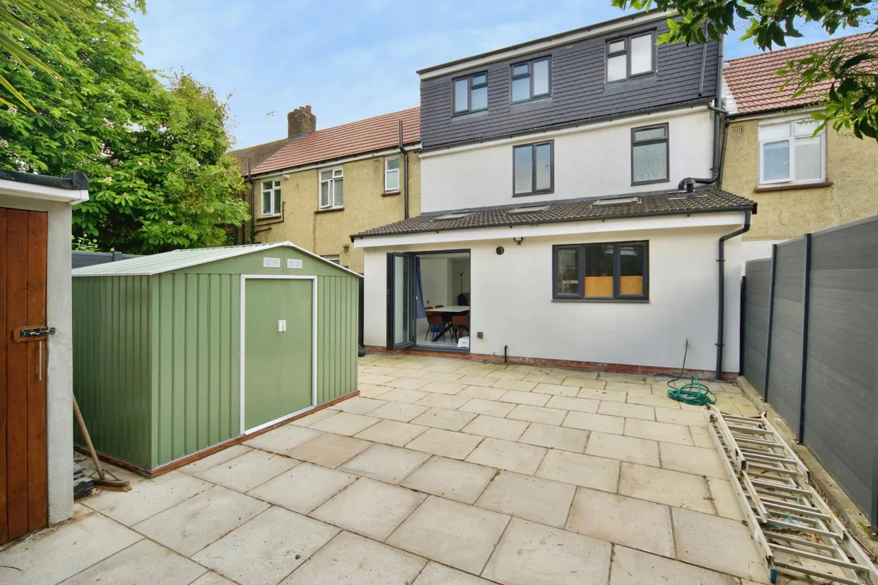 Cowper Gardens, London, N14, photo 20