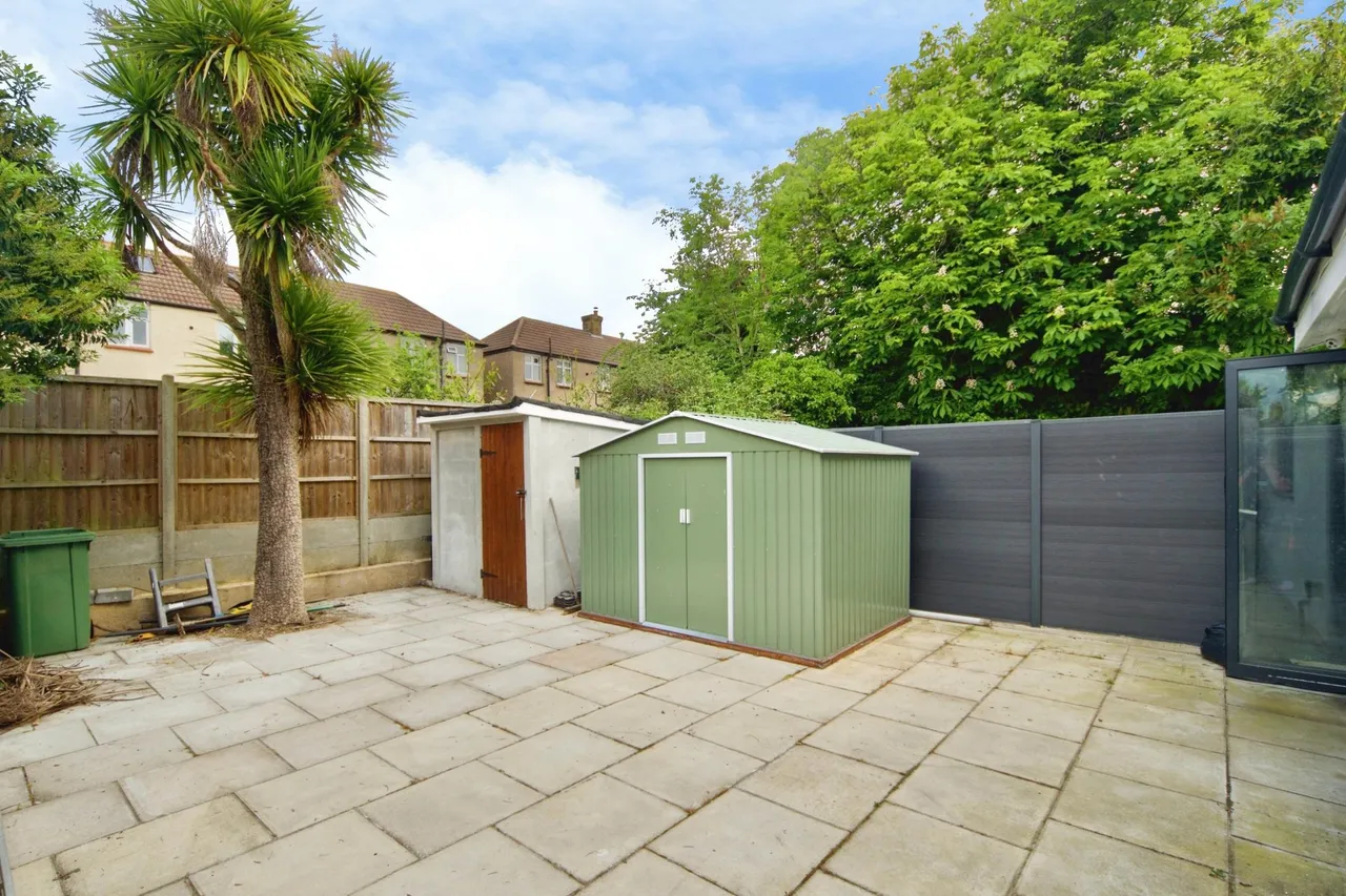 Cowper Gardens, London, N14, photo 18