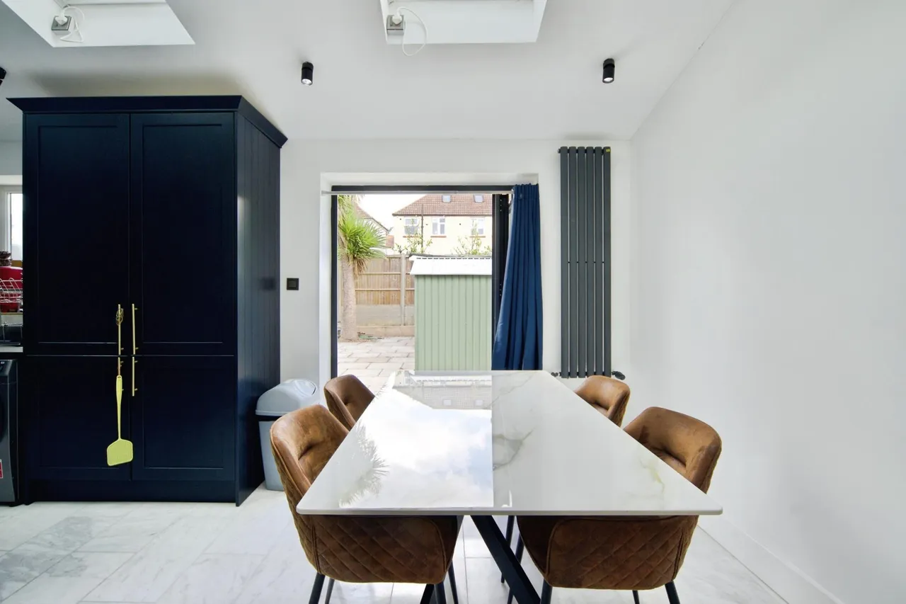 Cowper Gardens, London, N14, photo 8