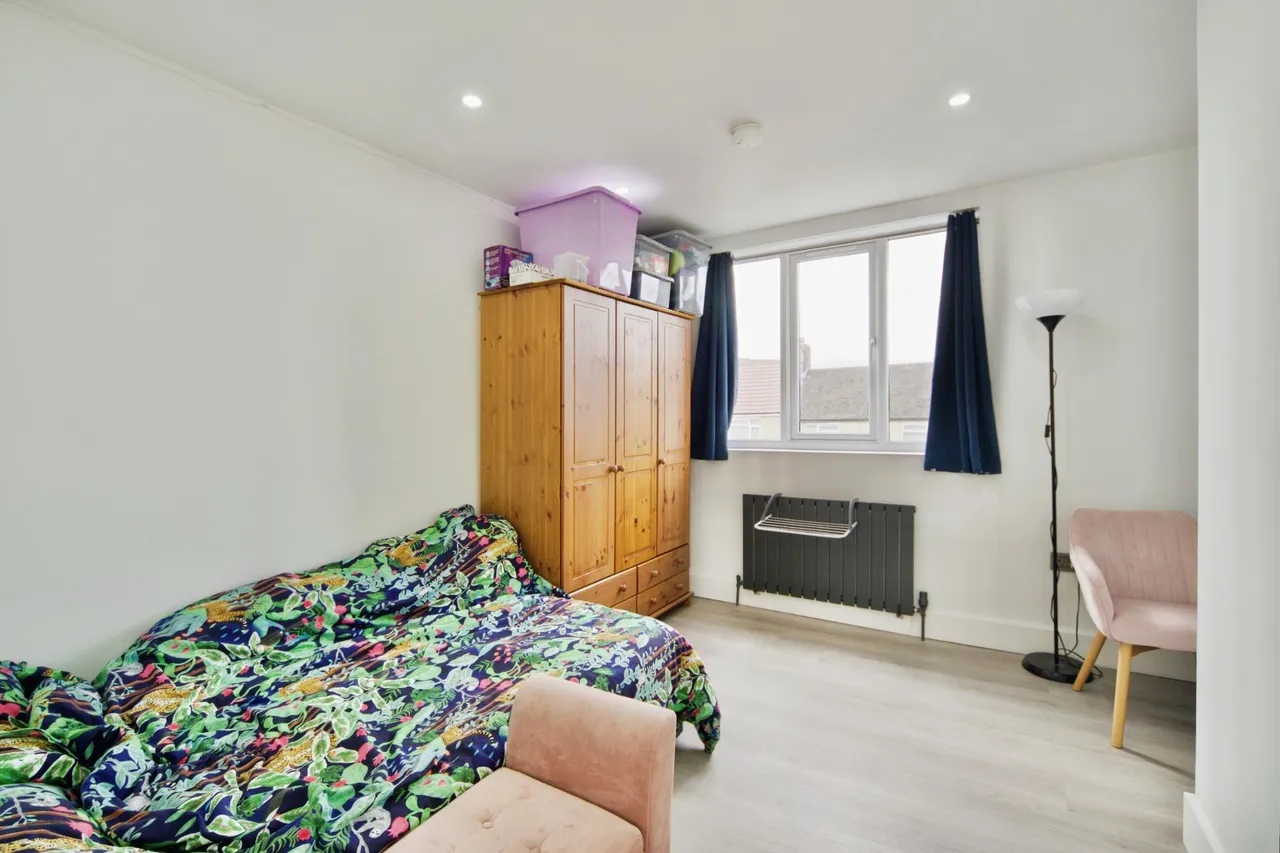 Cowper Gardens, London, N14, photo 15