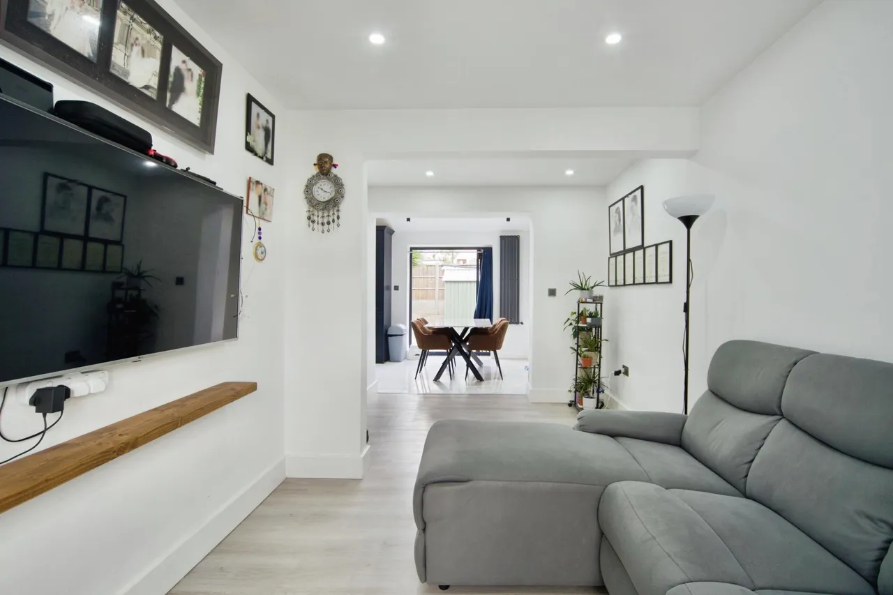 Cowper Gardens, London, N14, photo 4