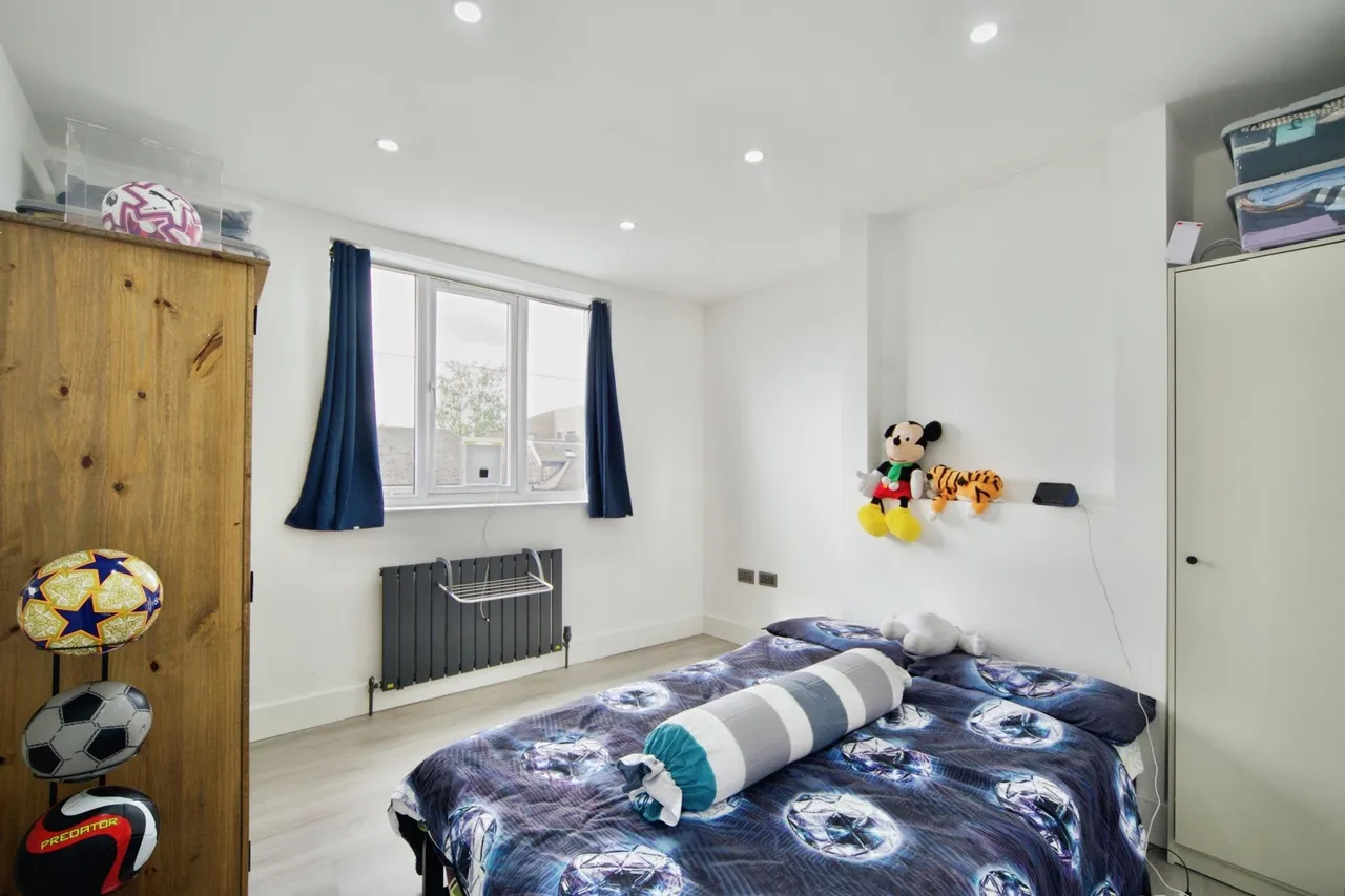Cowper Gardens, London, N14, photo 12