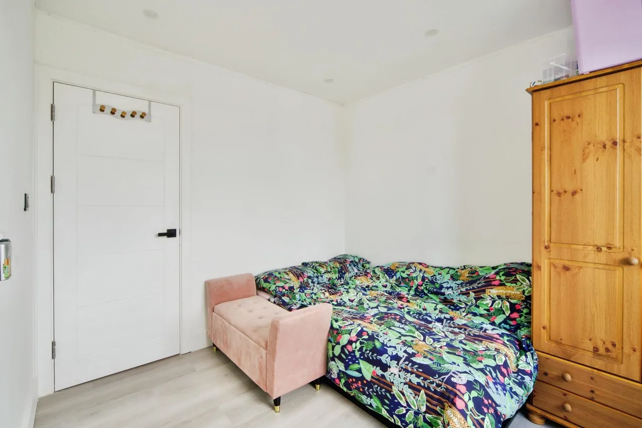 Cowper Gardens, London, N14, photo 16